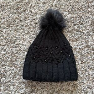 Black Knit Pom-Pom Beanie - Extra warm lining inside